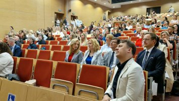 Uzależnienia XXI wieku - wykłady ekspertów i kilkuset uczestników „głodnych” najnowszej wiedzy Uzależnienia XXI wieku - wykłady ekspertów i kilkuset uczestników „głodnych” najnowszej wiedzy