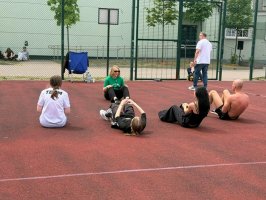 Baw się sportem jak dziecko! – UMB na Dniu Sportu w VII LO