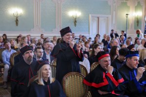 Sukces czy zobowiązanie? Profesury, habilitacje i doktoraty w UMB Sukces czy zobowiązanie? Profesury, habilitacje i doktoraty w UMB