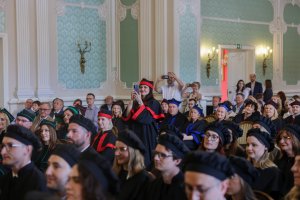 Sukces czy zobowiązanie? Profesury, habilitacje i doktoraty w UMB Sukces czy zobowiązanie? Profesury, habilitacje i doktoraty w UMB
