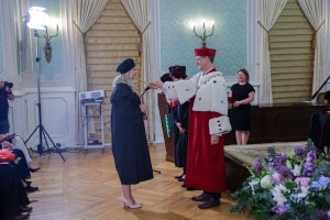 Sukces czy zobowiązanie? Profesury, habilitacje i doktoraty w UMB Sukces czy zobowiązanie? Profesury, habilitacje i doktoraty w UMB