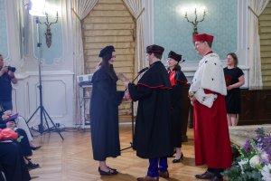 Sukces czy zobowiązanie? Profesury, habilitacje i doktoraty w UMB Sukces czy zobowiązanie? Profesury, habilitacje i doktoraty w UMB