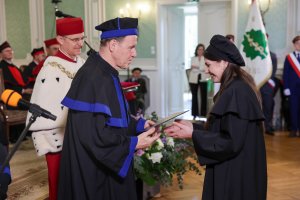 Sukces czy zobowiązanie? Profesury, habilitacje i doktoraty w UMB Sukces czy zobowiązanie? Profesury, habilitacje i doktoraty w UMB