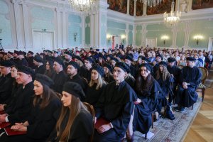 Sukces czy zobowiązanie? Profesury, habilitacje i doktoraty w UMB Sukces czy zobowiązanie? Profesury, habilitacje i doktoraty w UMB