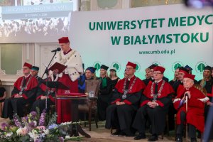 Sukces czy zobowiązanie? Profesury, habilitacje i doktoraty w UMB Sukces czy zobowiązanie? Profesury, habilitacje i doktoraty w UMB