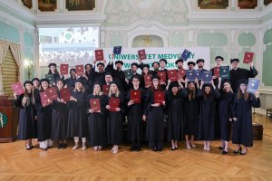 Sukces czy zobowiązanie? Profesury, habilitacje i doktoraty w UMB Sukces czy zobowiązanie? Profesury, habilitacje i doktoraty w UMB