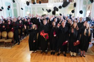 Sukces czy zobowiązanie? Profesury, habilitacje i doktoraty w UMB Sukces czy zobowiązanie? Profesury, habilitacje i doktoraty w UMB