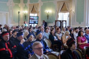 Sukces czy zobowiązanie? Profesury, habilitacje i doktoraty w UMB Sukces czy zobowiązanie? Profesury, habilitacje i doktoraty w UMB
