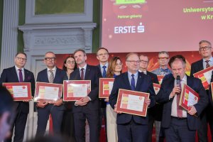 UMB najlepszą uczelnią medyczną w Polsce i w pierwszej dziesiątce wszystkich uczelni akademickich