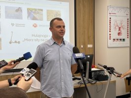 Wakacje w szpitalu. Hulajnoga elektryczna to nie zabawka - apelują lekarze z UDSK