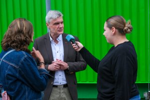 Kiś ogórki, nie emocje – mural z misją na domu studenta UMB