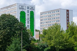 Kiś ogórki, nie emocje – mural z misją na domu studenta UMB