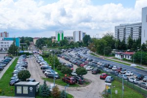 Kiś ogórki, nie emocje – mural z misją na domu studenta UMB