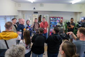 Kiś ogórki, nie emocje – mural z misją na domu studenta UMB