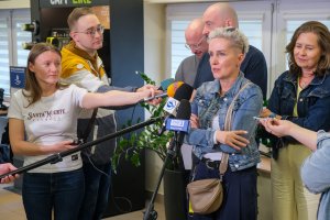 Kiś ogórki, nie emocje – mural z misją na domu studenta UMB