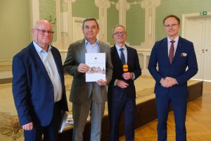 45 lat po dyplomie. Absolwenci rocznika 1981 spotkali się w Auli Magna 45 lat po dyplomie. Absolwenci rocznika 1981 spotkali się w Auli Magna