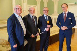 45 lat po dyplomie. Absolwenci rocznika 1981 spotkali się w Auli Magna 45 lat po dyplomie. Absolwenci rocznika 1981 spotkali się w Auli Magna