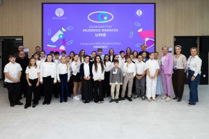 Młodzi badacze rozpoczęli rok akademicki 2026/2027 na UMB Młodzi badacze rozpoczęli rok akademicki 2026/2027 na UMB
