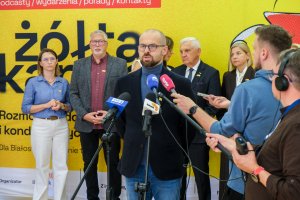Żółta kanapa przeciw hejtowi - wydarzenie już 3 października Żółta kanapa przeciw hejtowi - wydarzenie już 3 października