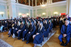 Absolwenci analityki medycznej i kosmetologii UMB odebrali dyplomy Absolwenci analityki medycznej i kosmetologii UMB odebrali dyplomy