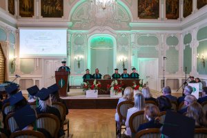 Absolwenci analityki medycznej i kosmetologii UMB odebrali dyplomy Absolwenci analityki medycznej i kosmetologii UMB odebrali dyplomy