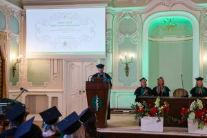 Absolwenci analityki medycznej i kosmetologii UMB odebrali dyplomy Absolwenci analityki medycznej i kosmetologii UMB odebrali dyplomy