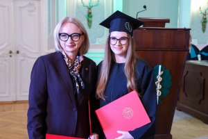 Absolwenci analityki medycznej i kosmetologii UMB odebrali dyplomy Absolwenci analityki medycznej i kosmetologii UMB odebrali dyplomy