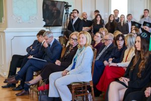 Absolwenci analityki medycznej i kosmetologii UMB odebrali dyplomy Absolwenci analityki medycznej i kosmetologii UMB odebrali dyplomy