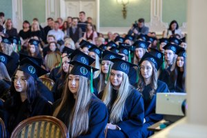 Absolwenci analityki medycznej i kosmetologii UMB odebrali dyplomy Absolwenci analityki medycznej i kosmetologii UMB odebrali dyplomy