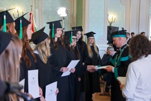 Absolwenci analityki medycznej i kosmetologii UMB odebrali dyplomy Absolwenci analityki medycznej i kosmetologii UMB odebrali dyplomy