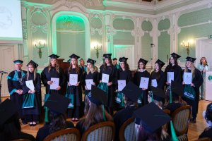 Absolwenci analityki medycznej i kosmetologii UMB odebrali dyplomy Absolwenci analityki medycznej i kosmetologii UMB odebrali dyplomy
