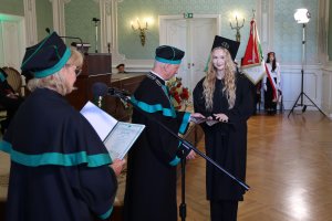 Absolwenci analityki medycznej i kosmetologii UMB odebrali dyplomy Absolwenci analityki medycznej i kosmetologii UMB odebrali dyplomy