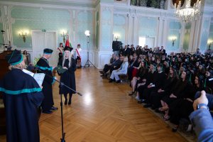 Absolwenci analityki medycznej i kosmetologii UMB odebrali dyplomy Absolwenci analityki medycznej i kosmetologii UMB odebrali dyplomy