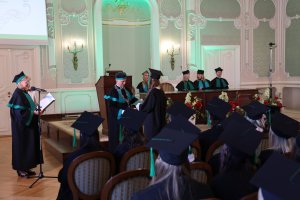 Absolwenci analityki medycznej i kosmetologii UMB odebrali dyplomy Absolwenci analityki medycznej i kosmetologii UMB odebrali dyplomy
