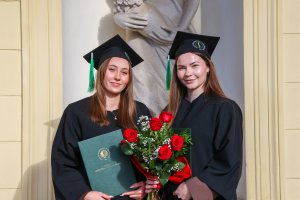 Absolwenci analityki medycznej i kosmetologii UMB odebrali dyplomy Absolwenci analityki medycznej i kosmetologii UMB odebrali dyplomy