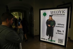 Absolwenci analityki medycznej i kosmetologii UMB odebrali dyplomy Absolwenci analityki medycznej i kosmetologii UMB odebrali dyplomy