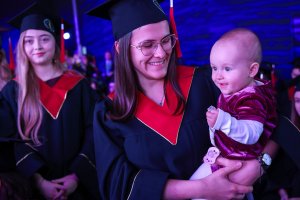Sześć lat studiów to dopiero początek! Dyplomy lekarzy odebrało 290 absolwentów UMB
