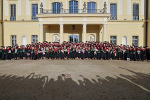 Sześć lat studiów to dopiero początek! Dyplomy lekarzy odebrało 290 absolwentów UMB
