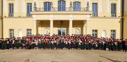 Sześć lat studiów to dopiero początek! Dyplomy lekarzy odebrało 290 absolwentów UMB