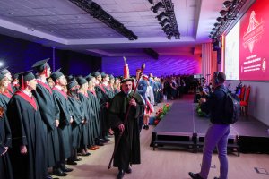 Sześć lat studiów to dopiero początek! Dyplomy lekarzy odebrało 290 absolwentów UMB
