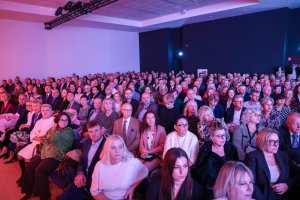 Sześć lat studiów to dopiero początek! Dyplomy lekarzy odebrało 290 absolwentów UMB