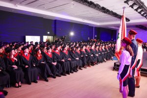 Sześć lat studiów to dopiero początek! Dyplomy lekarzy odebrało 290 absolwentów UMB