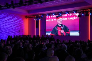 Sześć lat studiów to dopiero początek! Dyplomy lekarzy odebrało 290 absolwentów UMB