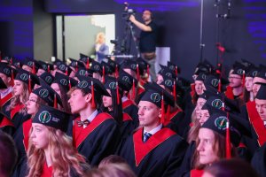 Sześć lat studiów to dopiero początek! Dyplomy lekarzy odebrało 290 absolwentów UMB