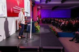 Sześć lat studiów to dopiero początek! Dyplomy lekarzy odebrało 290 absolwentów UMB