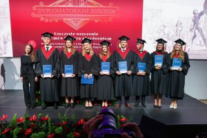 Sześć lat studiów to dopiero początek! Dyplomy lekarzy odebrało 290 absolwentów UMB