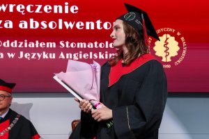 Sześć lat studiów to dopiero początek! Dyplomy lekarzy odebrało 290 absolwentów UMB