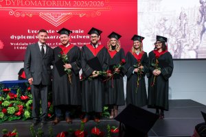 Sześć lat studiów to dopiero początek! Dyplomy lekarzy odebrało 290 absolwentów UMB