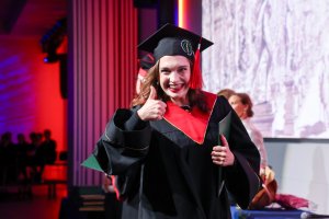 Sześć lat studiów to dopiero początek! Dyplomy lekarzy odebrało 290 absolwentów UMB