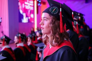 Sześć lat studiów to dopiero początek! Dyplomy lekarzy odebrało 290 absolwentów UMB